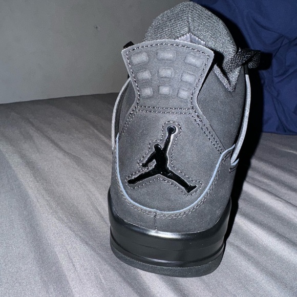 Black cat 4s. - Picture 9 of 12